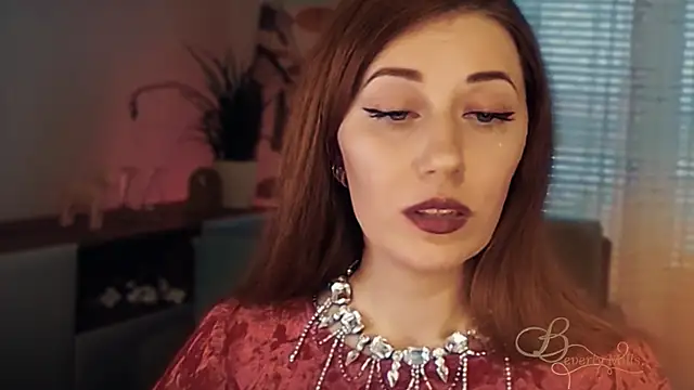 MissBeverlyMills: онлайн-секс-чат