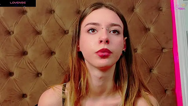 CoraVex's Live XXX Chat