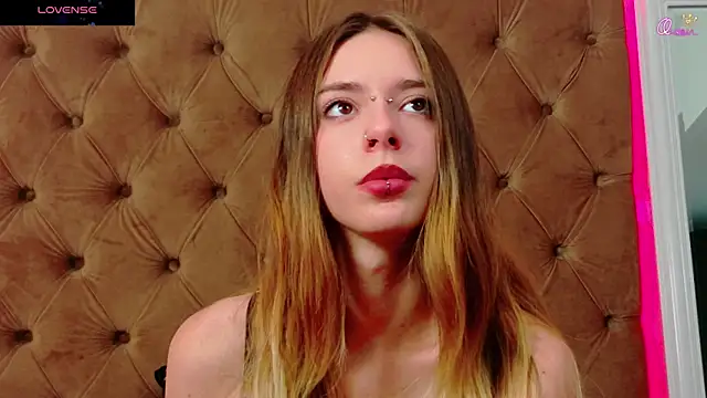 CoraVex's Live XXX Chat