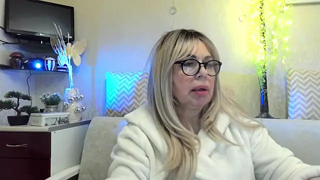 SusieNoreen live XXX chat