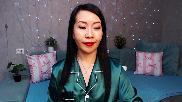 LiaPakのライブXXXチャット