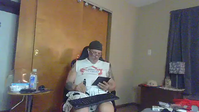 bigdaddyrooster live XXX chat