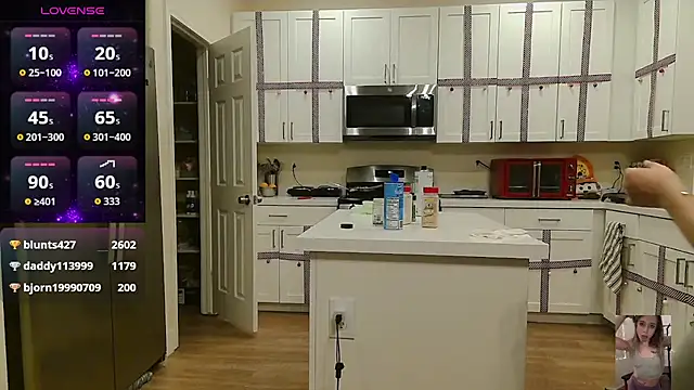 Blondiewithanass 现场XXX聊天