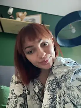 SaraLow Chat XXX live