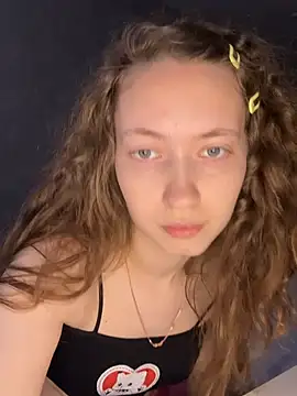 Holy_Poly live XXX chat