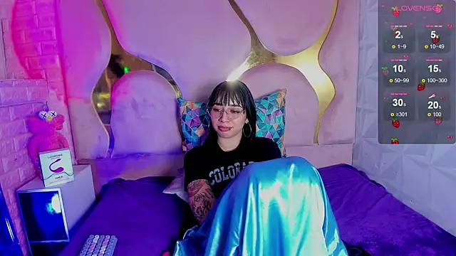 NaniiSisy: онлайн-секс-чат