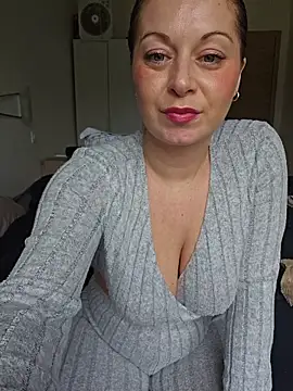 Chaudesquirt's Live XXX Chat