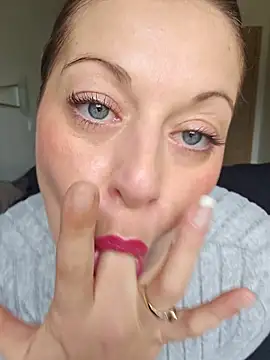 Chaudesquirt Pertunjukan Webcam