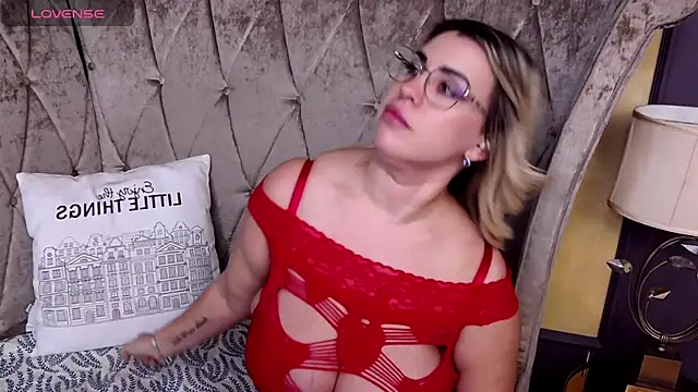 BustyGizelle Adlı Modelin Canlı XXX Sohbeti