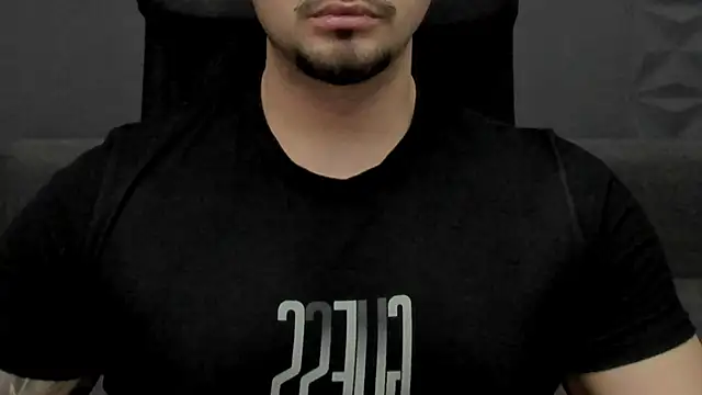 TonyWilcox's Live XXX Chat