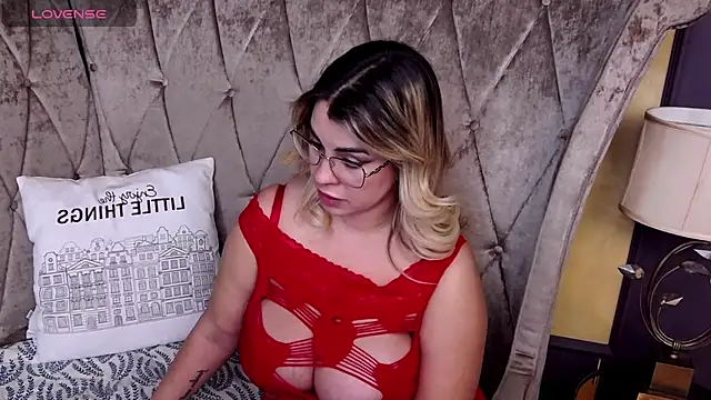 BustyGizelle's Live XXX Chat