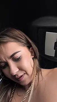 Risky_girl23 élő XXX-chatje