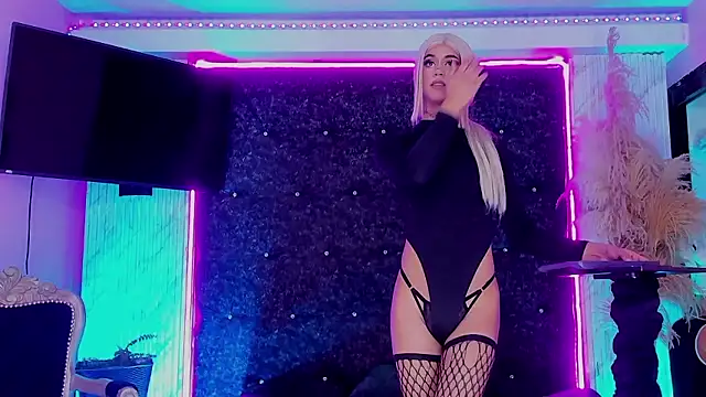 Queens_Wonders_Blonders' Live XXX Chat