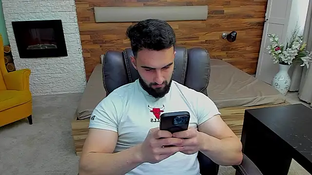 Онлайн чат XXX MicahLane