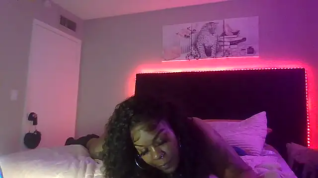 TattedBeautyCakzのライブXXXチャット