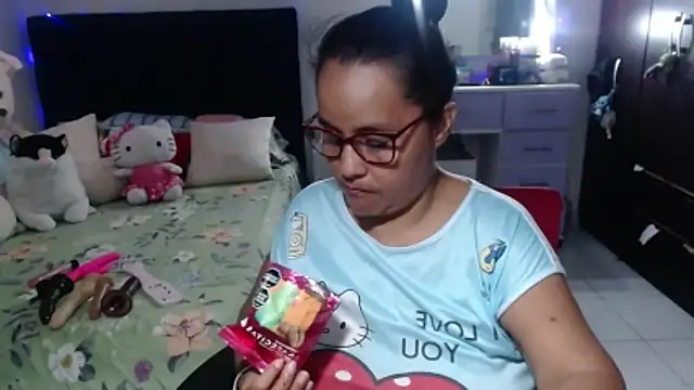 دردشة pervert_mommy_ الجنسية المباشرة