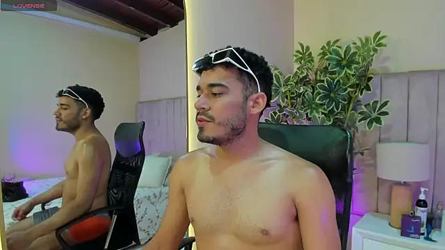 aries_unbound's Webcam Show