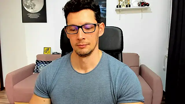 BrutusK08 Live XXX-Chat