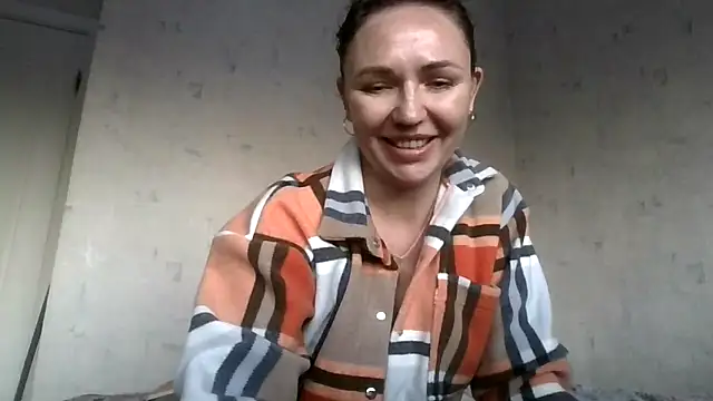 AngelinaLove28 Adlı Modelin Canlı XXX Sohbeti