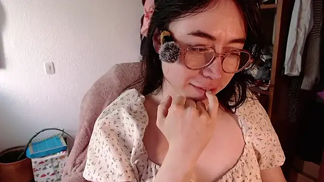 emily_pearl_ Show in webcam