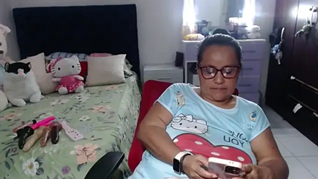 pervert_mommy_'s Live XXX Chat