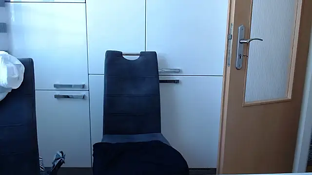 johnnym1's Live XXX Chat