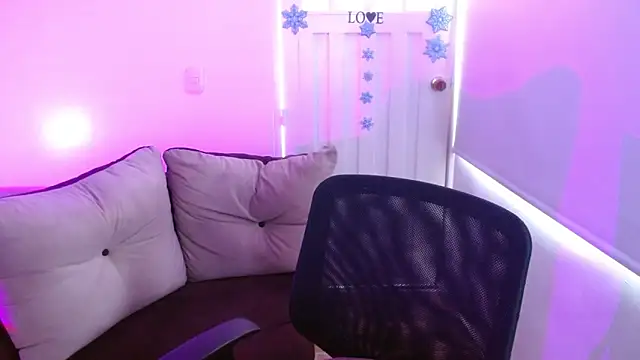 milfrousse 现场XXX聊天