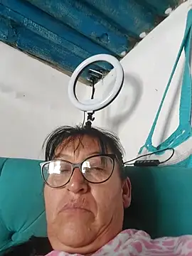 clarita_01: διαδικτυακό σόου στην κάμερα