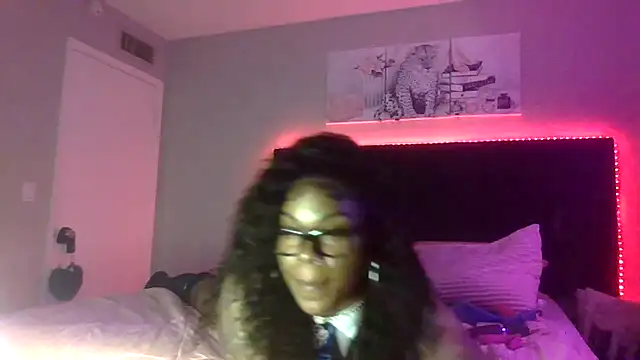 TattedBeautyCakz Adlı Modelin Canlı XXX Sohbeti