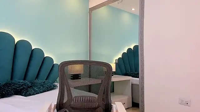 sharlott18 Live XXX-Chat