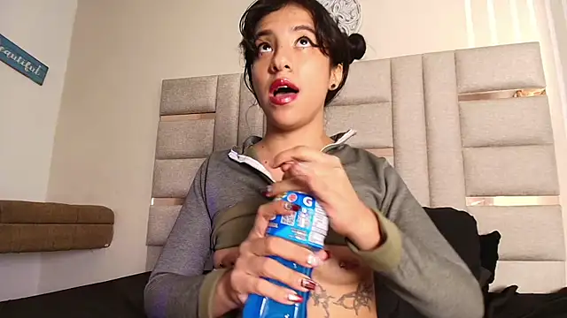 LittlePeach_'s Live XXX Chat