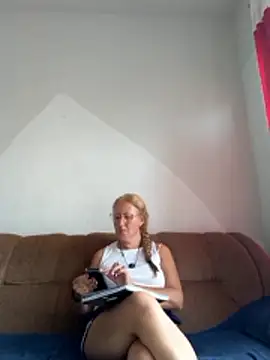 MILEIDE980n Live XXX chat