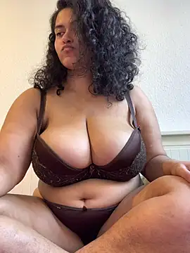 Curvydesifromgermany's Live XXX Chat