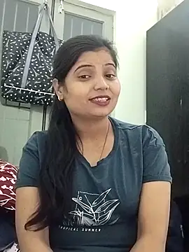 Hot-Pooja25 webcam show