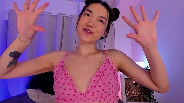 Divine_Madeleine's Live XXX Chat