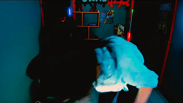 AnaMills: διαδικτυακό σόου στην κάμερα