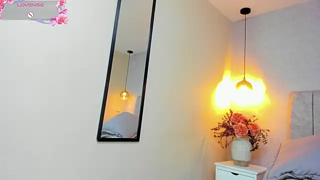 zara_milf's Webcam Show