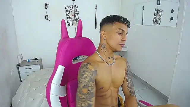 Leonard_Price Live XXX Chat