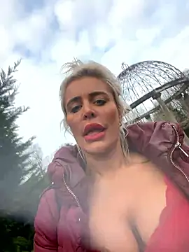 AliceDx: διαδικτυακό σόου στην κάμερα