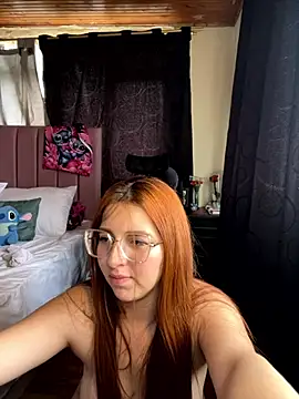 CoraVibes' Live XXX Chat