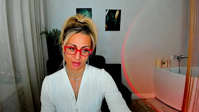 MuseOfStage Chat XXX in diretta