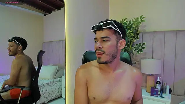 aries_unbound élő XXX-chatje