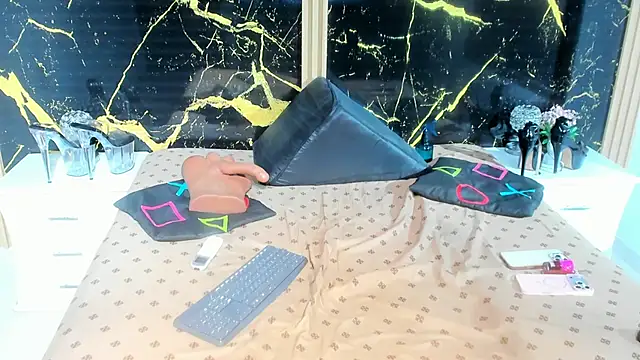 XXX chat uživo modela NahomyOwen