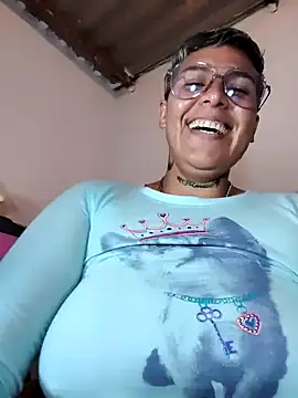 Chat XXX en directo de Yessi_rousse