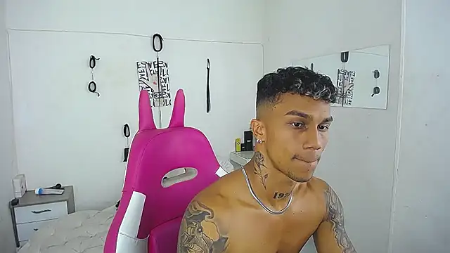 Leonard_Price's Live XXX Chat