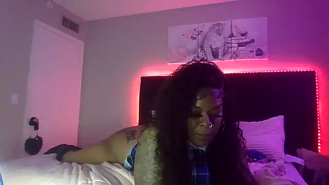 دردشة TattedBeautyCakz الجنسية المباشرة