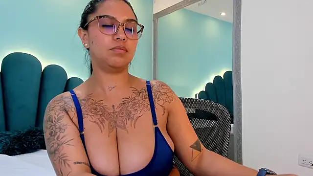 Chatroom XXX en direct de sharlott18