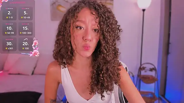 ChloeMoreti's Live XXX Chat