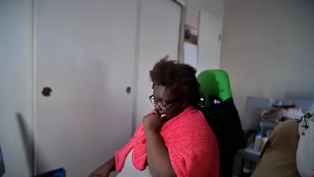 -Yagurlwest's Live XXX Chat