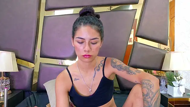 XXX chat uživo modela NicoleEsposito